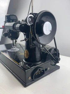 Antica macchina da cucire portatile THE SINGER SEWING MANUFACTURING CO - Picture 1 of 15