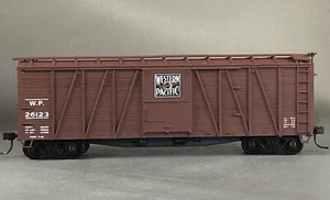 Accurail - Western Pacific - 40' Outside Braced Wood Box Car + Wgt # 26123 - Bild 1 von 6
