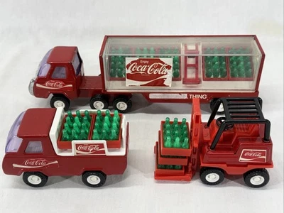 Lote De Colección de 3 Camiones Buddy L Coca Cola Remolque Carretilla Elevadora Camión de Entrega Foto 1 de 4