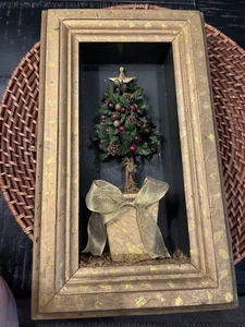 Caja de sombras topiario de bayas enmarcada decoración de Navidad - Imagen 1 de 17
