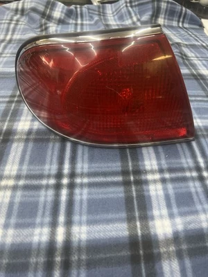 Conjunto de luz trasera halógena exterior para conductores Buick Lesabre LH 2000-2005 OEM 01 02 Foto 1 de 4