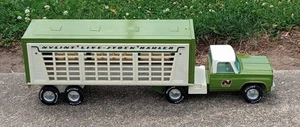 Vtg. 1970's Nylint Live-Stock Hauler Truck & Trailer 1:16 Pressed Steel USA - Picture 1 of 18