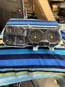 1981-1987 chevy / GMC C/K trucks K-5 M/T instrument cluster w/ clock 19K OEM 82 - Bild 1 von 7