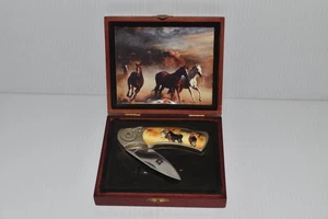 RUNNING HORSES WESTERN COLLECTIBLE  Pocket Knife w/Case (SZY76) - Picture 1 of 4
