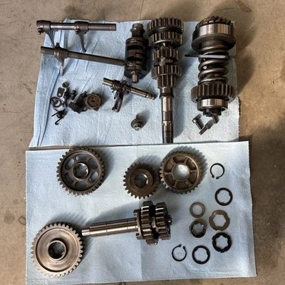 Вилки переключения передач в сборе для Suzuki Intruder VL1500 1998 - 2004 годов выпуска - Изображение 1 из 4