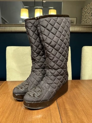 Botas Acolchadas Tory Burch Gigi Nylon Forradas Cuero Cuña Talla 6 Marrón COMO SE LEE Foto 1 de 4