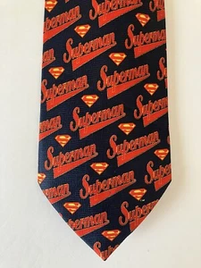 Superman Men's Necktie Tie Polyester Spell Out Logo Repeat DC Comics 57" - Picture 1 of 7