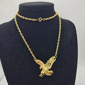Vintage Yellow Gold-Tone Flying Eagle Pendant Necklace Chain Soaring Hawk 22" - Picture 1 of 4