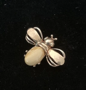 Vintage Butterscotch Color Amber Insect Spider Gold Tone Brooch Pin - Picture 1 of 3