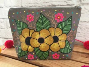 Hand Painted Vegan Mexican Cosmetic Bag - Makeup Bag - Bolsa Pintada Mexicana - Bild 1 von 4