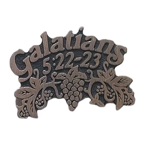 Seltener Vintage Metall Kühlschrankmagnet Christentum Galater 5:22-23 Weinrebe - Bild 1 von 6