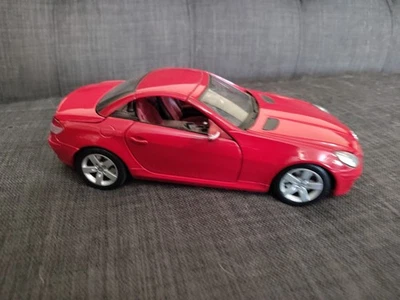MERCEDES-BENZ SLK ROJO 1:18 MAISTO APERTURA PUERTAS, CAPÓ Y MALETERO Foto 1 de 4