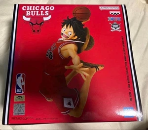 Figura Luffy One Piece Base Shop Exclusiva NBA Los Angeles Lakers/Chicago Bulls - Imagen 1 de 1