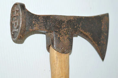 -BELLE ANCIENNE HACHE de FORESTIER Initiales HPj outil ancien collection vitrine - Photo 1/4