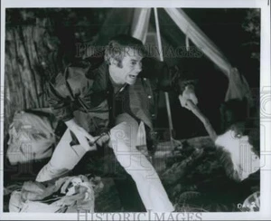 Press Photo "Unknown Actor/Actress in Movie Scene" - DFPG36441 - Picture 1 of 2