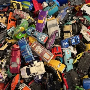 Riesenposten 140 gebrauchte Streichholzschachtel Hot Wheels & andere Marken Autos LKW Flatrate Box - Bild 1 von 5