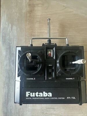Sistema de radio control proporcional digital Futaba Fp-T2L 75,510 MHz Foto 1 de 4