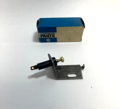 Interruptor de luz de freno Dodge Chrysler Plymouth Newport 300 1965-1972 NOS 2631048. Foto 1 de 4