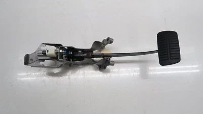 Conjunto de pedal de freno delantero izquierdo Subaru Crosstrek 2018-2023 OEM Foto 1 de 4