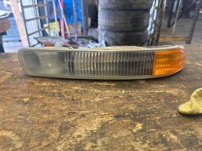 Turn Signal Fog Light Lamp GMC SIERRA 1500 Right 99 00 01 02 03 04 05 06 07 - Imagem 1 de 2