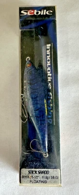 Sebile Stick Shadd 90 ft PJ - Flotante 3/8 oz - 3,5" - Ganchos PROPIETARIO - Pez rojo lubina Foto 1 de 4