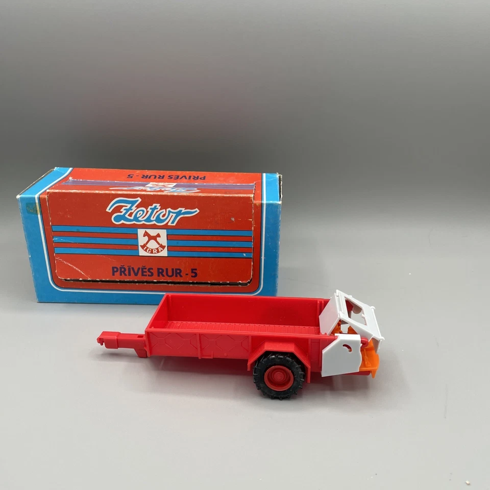Vintage IGRA Plastic Zetor RUR-5 Muckspreader  Czech model  for Zetor CR 120 45 - Image 1 of 4