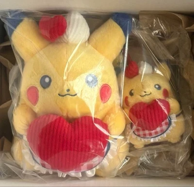 Corazón Pikachu Peluche Muñeca Juguete y mascota Pokemon Center Pikachu Diner... - Imagen 1 de 2