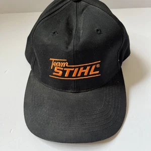 Cappello Motosega Stihl Snapback Regolabile Uomo Nero Arancione Logo Berretto Baseball - Foto 1 di 3