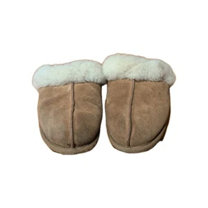 Womens UGG slipper shoes size 8 - Picture 1 of 5