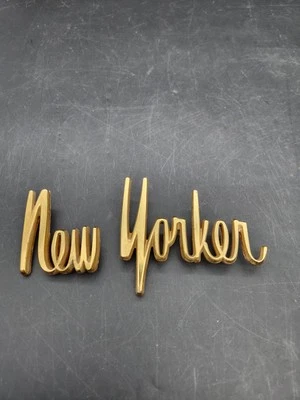 Fabricante de equipo original Chrysler New Yorker 1963-64 emblemas dorados insignia Mopar adorno de auto coche  Foto 1 de 4