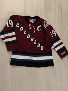 VTG NHL Joe Sakic Colorado Avalanche Alternate CCM Hockey Jersey SIZE Medium - Picture 1 of 3