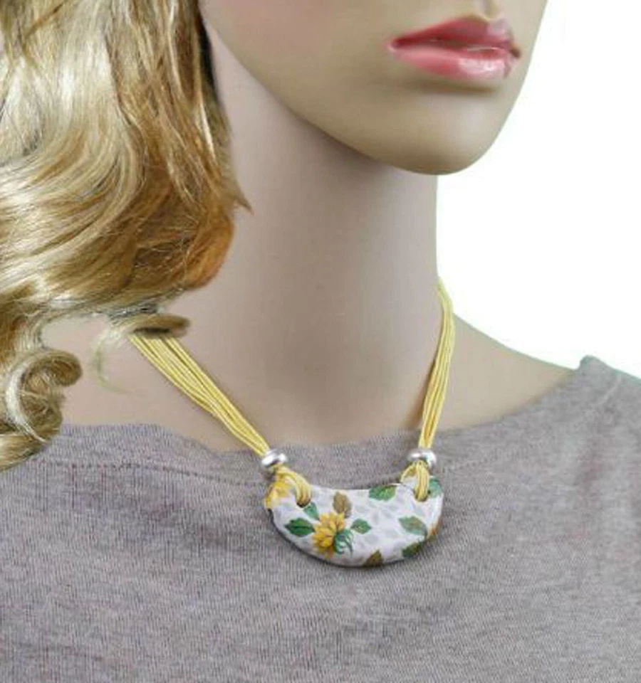 彩绘花卉陶瓷豆吊坠黄色项链项链 — 第 1/4 张图片