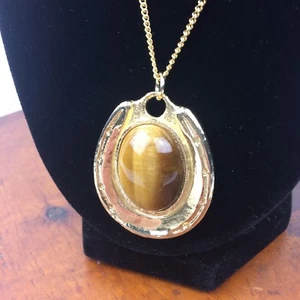 Vtg Tigers Eye Cabochon Pendant Horse Shoe Gold Tone Chain 9" - Picture 1 of 6