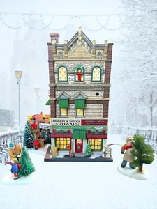 Department 56 Miller & Son's Hardware Light Porzellan Weihnachtsdorf LESEN - Bild 1 von 15