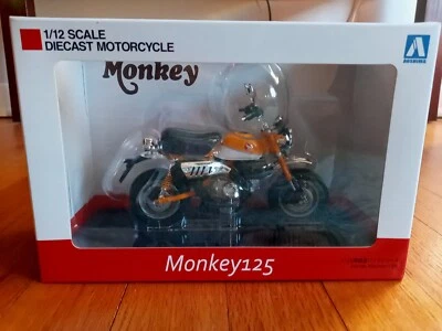 2023 Aoshima- Skynet 1/12 Motorcycle Honda Monkey125 Yellow and white - Image 1 of 4