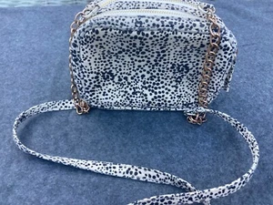 small cross body bag with 2 zip compartments - Picture 1 of 5