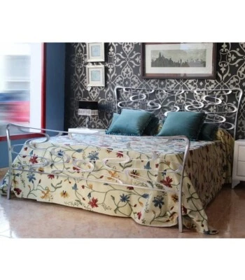 Cama de estilo moderno en forja y acabada en pan de plata - Imagen 1 de 4