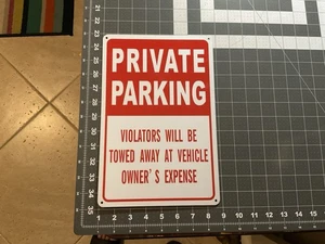 Letrero metálico de estacionamiento privado 8 X 12, los infractores serán remolcados a expensas del propietario, - Imagen 1 de 3