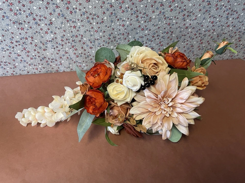 Lote de ramos de boda/cornieros, números de mesa, bootonnieres Foto 1 de 4