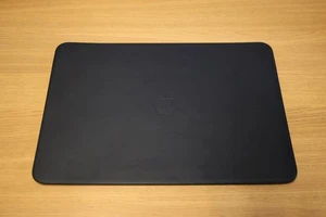 Funda de cuero Apple para MacBook Pro de 15 pulgadas - usada una vez azul medianoche - Imagen 1 de 2