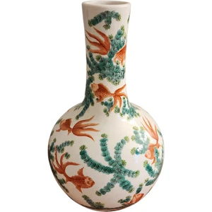 Chinesische Porzellan Vase mit Goldfisch und Kiefer Motiv handbemalt - Bild 1 von 5