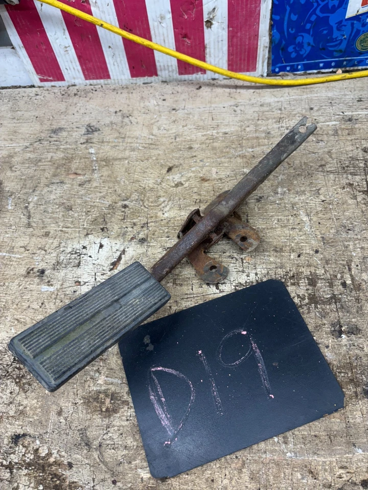 1980 1988 1990 1991 Ford f150 f250 f350 Gas Throttle Pedal Peddle Oem BRACKET 91 - Image 1 of 4