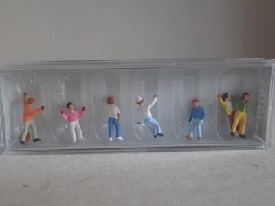 Preiser Kinder Familie Jugendliche Freizeit Fahrgast 10183 H0 1:87 OVP 7Fig - Bild 1 von 2