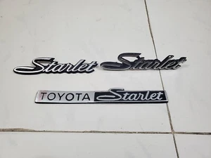 Toyota Starlet 1978 - 1982 KP60, KP61 LHD - RHD emblemas de maletero y guardabarros trasero - Imagen 1 de 4