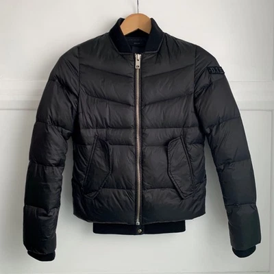 Chaqueta acolchada Diesel Down para mujer XXS UK6 negra recortada plegable capucha diseñador  Foto 1 de 4