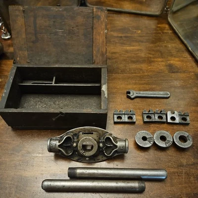 REED MFG CO Erie PA USA: Antique Pipe Threader, 4 Different Pipe Threaders - Image 1 of 4