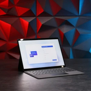 Microsoft Surface Pro X Tablet // Microsoft SQ1, 8 GB RAM, 256 GB SSD, LTE - Bild 1 von 8