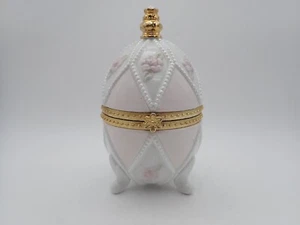 Perlweiß Porzellan Ei aufklappbar Schmuckschatulle-rosa Blumen Gold Metallrand - Bild 1 von 12