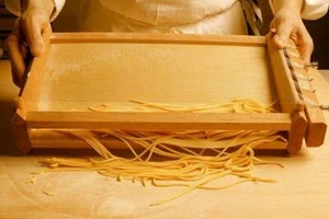 QUASAR - ATTREZZO MACCHINA IN LEGNO SPAGHETTI CHITARRA PASTA FETTUCCINE TELAIO - Photo 1/4