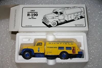 1957 INTERNATIONAL R190 FUEL TANKER-RICHFIELD-1995 NIB - Image 1 of 2